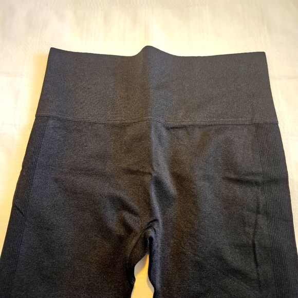 Women's black size small cropped leggings, unbranded, New unwashed or worn - Picture 4 of 5